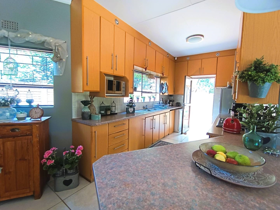 5 Bedroom Property for Sale in Langenhovenpark Free State